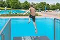 An diesem Wochenende locken die heißen Temperaturen ins Freibad - wie hier am Dallenberg in Würzburg. Doch was kostet der Sprung ins kühle Nass und welche Ermäßigungen werden angeboten?&nbsp;