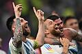 Lionel Messi       -  Argentiniens Superstar Lionel Messi jubelt nach dem Sieg gegen Australien.