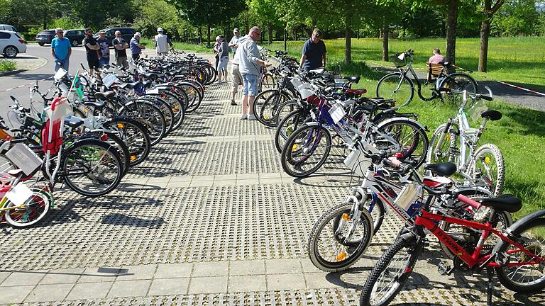 Eine Fahrradbörse mit Ankauf und Verkauf von gebrauchten Fahrrädern findet am Sonntag, 5. Mai, in Ebern statt. Eine Fahrradbörse mit Ankauf und Verkauf von gebrauchten Fahrrädern findet am Sonntag, 5. Mai, in Ebern statt.
