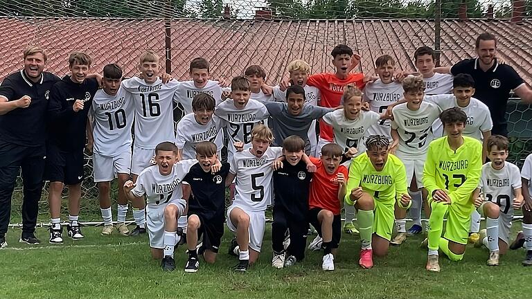 Strahlende Sieger: Die U14-Meistermannschaft des TV73 Würzburg.