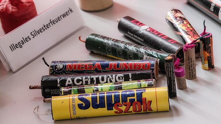Das bayerische Landeskriminalamt warnt eindringlich vor illegaler Pyrotechnik. Das bayerische Landeskriminalamt warnt eindringlich vor illegaler Pyrotechnik.