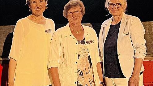 Elisabeth Jentschke (von links), Klara Weigand und Kathrin Tatschner informierten über Arbeit und Aufgaben des Zonta-Clubs.       -  Elisabeth Jentschke (von links), Klara Weigand und Kathrin Tatschner informierten über Arbeit und Aufgaben des Zonta-Clubs.