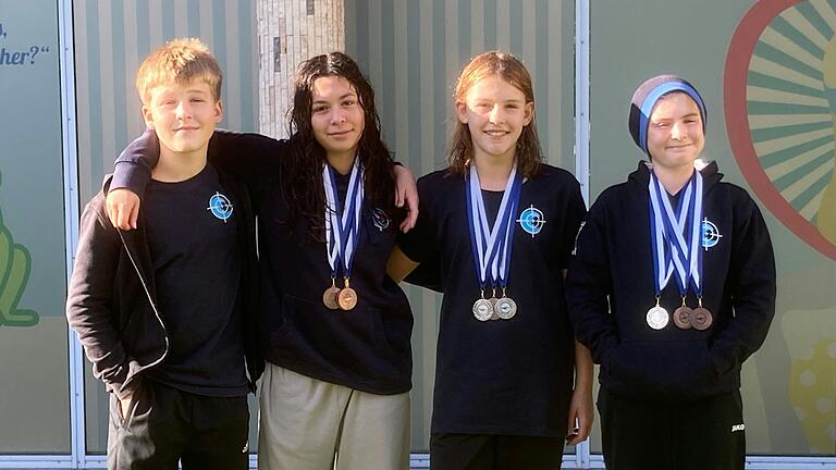 Gruppenbild in Hanau (von links): Lars Behr, Angela Ebert-Plasencia, Leonie Spiegel und Ludwig Beck.