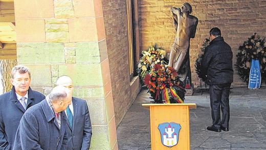 Gedenken: Wehrbeauftragter Königshaus in der Kapelle auf dem Gemündener Ehrenfriedhof.