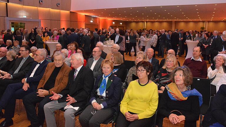 Mehrere hundert Gäste genossen einen unterhaltsamen Neujahrsempfang in der Stadthalle.