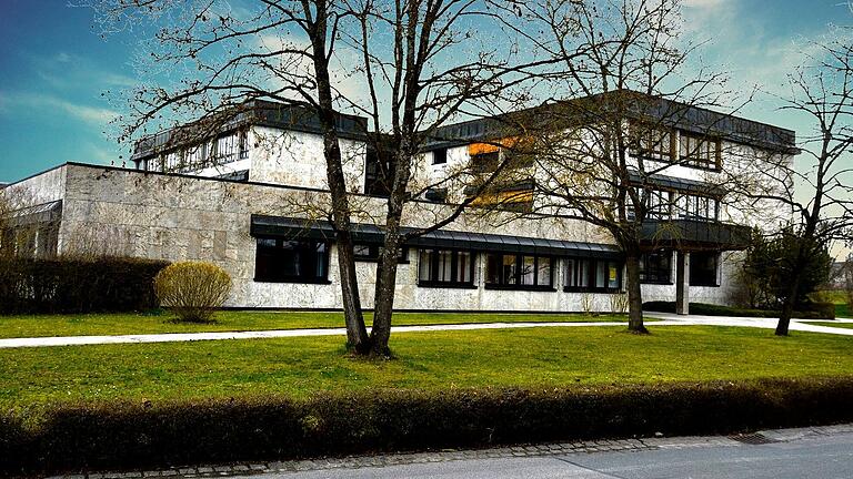 Die staatliche Wirtschaftsschule in Bad Neustadt bietet unter anderem ein praxisnahes Fach an. Die staatliche Wirtschaftsschule in Bad Neustadt bietet unter anderem ein praxisnahes Fach an.