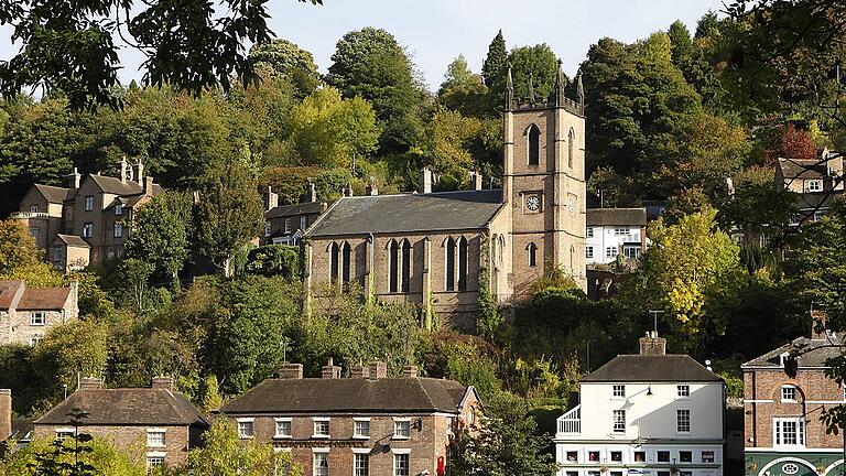 Ironbridge Gorge in Telford PUBLICATIONxINxGERxSUIxAUTxONLY Copyright xIOB LOOPxIMAGESx IOB781237       -  Trügerische Idylle: In der englischen Stadt Telford sollen zahlreiche Minderjährige durch ein Netzwerk pädophiler Täter missbraucht worden sein.