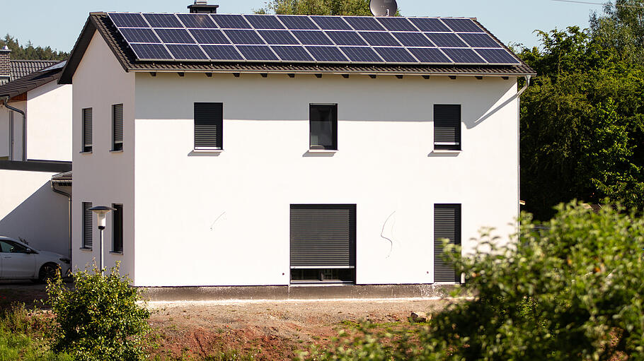 BSH       -  Lassen Sie die Sonnenenergie tagsüber von den Photovoltaikanlage aufnehmen und speichern die Energie für die Abendstunden in Ihrem Speicher.