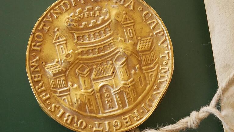 Auf der Rückseite stilisiert das goldene Rom (ROMA AVREA). Foto: Ulrich Wagner Auf der Rückseite stilisiert das goldene Rom (ROMA AVREA). Foto: Ulrich Wagner