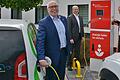„Wir müssen CO2-neutral werden, sagte Sparkassendirektor Georg Straub vor dem Kreistag Rhön-Grabfeld. Dazu gehören Obstbaumpflanzaktionen ebenso wie Elektro-Tankstellen (wie hier in Bad Königshofen).
