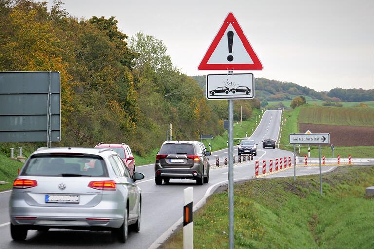 Unfallschwerpunkt? Vielen Autofahrerinnen und -fahrern bereitet die Einmündung der Godelstatt in die Prappacher Straße in Haßfurt Unbehagen. Unfallschwerpunkt? Vielen Autofahrerinnen und -fahrern bereitet die Einmündung der Godelstatt in die Prappacher Straße in Haßfurt Unbehagen.