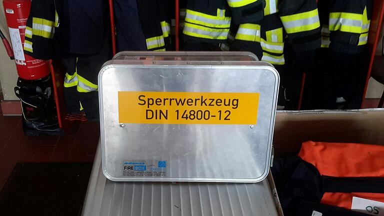 In der Nacht von Samstag auf Sonntag verschaffte sich die Feuerwehr in Arnstein Zugang zur Wohnung einer 98-Jährigen. Ihre Tochter hatte sie in einer hilflosen Lage vermutet.
