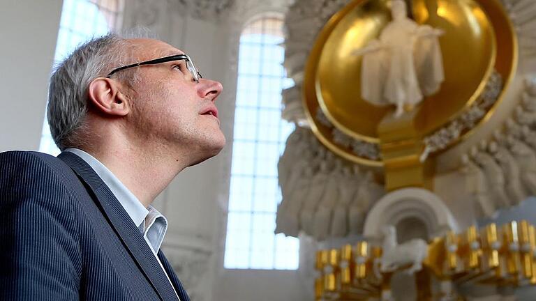 Stephan Steger ist Liturgiereferent im Bistum Würzburg. Der 52-Jährige bereitet in den Ostertagen die Gottesdienste vor, besonders die Osternachtsfeier, die heuer live im BR übertragen wird.