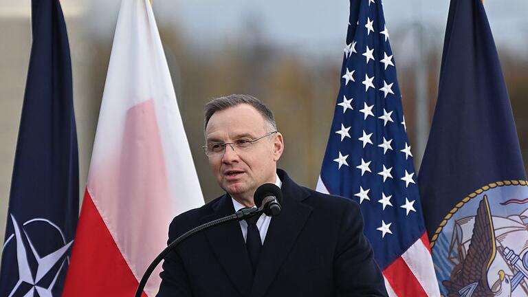 Eröffnung amerikanischen Raketenabwehrsystems in Polen       -  Polens Präsident Andrzej Duda spricht bei der Eröffnung der US-Raketenabwehrbasis in Redzikowo. (Foto aktuell)