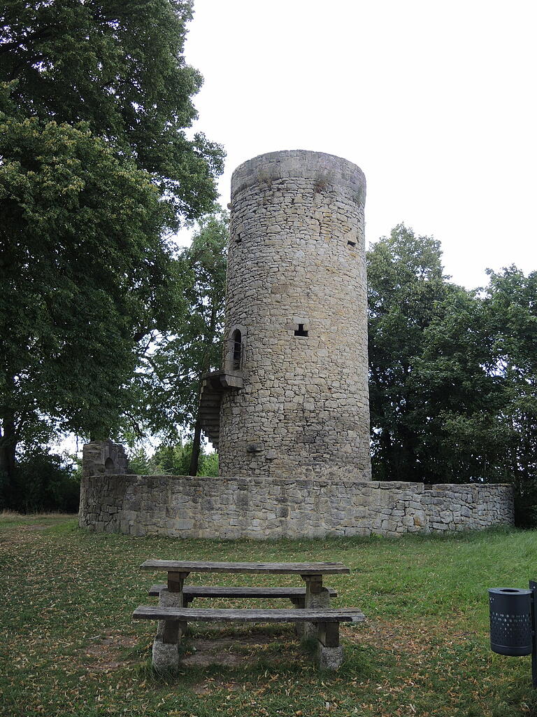 Die Mellrichstädter Warttürme Galgenturm und Suhlesturm gehören zu den vier „Mellerschter Höhepunkten“, die beim Genuss-Wandertag am 5. September angelaufen werden können. Die Mellrichstädter Warttürme Galgenturm und Suhlesturm gehören zu den vier „Mellerschter Höhepunkten“, die beim Genuss-Wandertag am 5. September angelaufen werden können. 