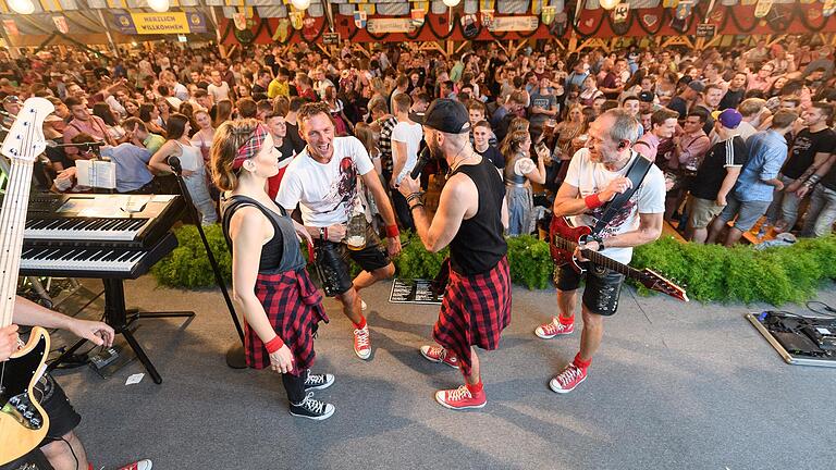 Die Partycombo S.O.S. sorgte 2019 für ausgelassene Stimmung im Laurenzi-Festzelt.