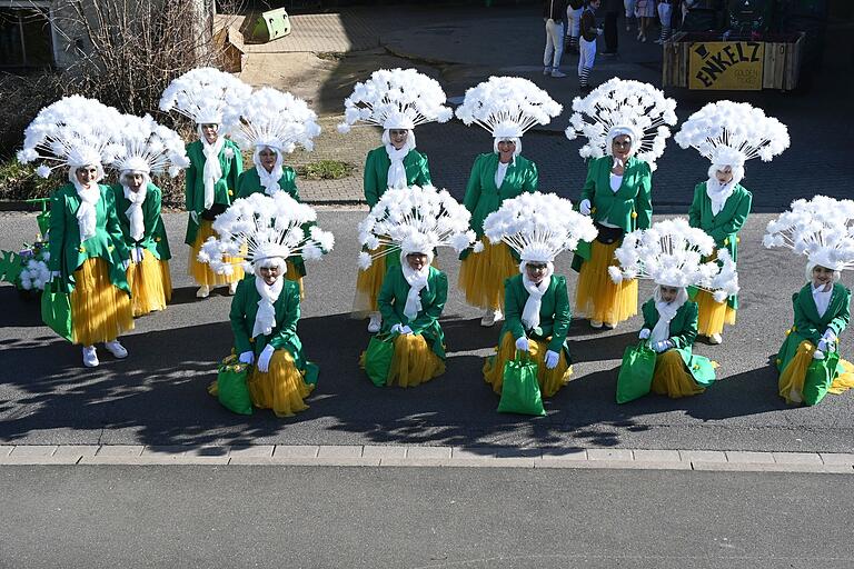 Als Pusteblumen zogen die Bad Mums durchs Dorf. Als Pusteblumen zogen die Bad Mums durchs Dorf. 
