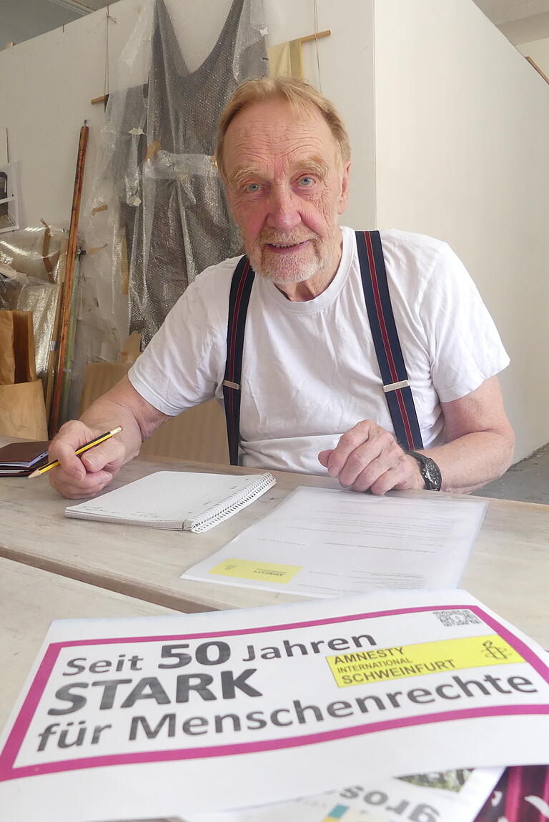 Hinsehen und Handeln: Die Schweinfurter Amnesty-Gruppe, mit ihrem Sprecher Ulrich Philipp, wird 50 Jahre alt. Hinsehen und Handeln: Die Schweinfurter Amnesty-Gruppe, mit ihrem Sprecher Ulrich Philipp, wird 50 Jahre alt.