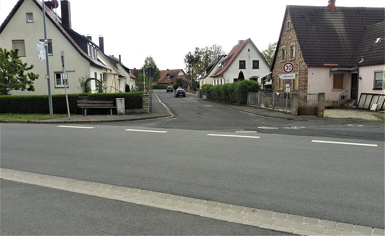 Bevor die Arbeiten zur Neugestaltung der Alfred-Wendt-Straße und der Schulstraße im Ortsteil Traustadt beginnen können, muss vorab eine Baugrunduntersuchung durchgeführt werden. Die Arbeiten wurden in der jüngsten Sitzung vergeben.