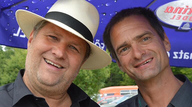 Team-Arbeit bei der Abenteuer &amp; Allrad 2014: Peter Rößner und Claus-Peter Laufer.