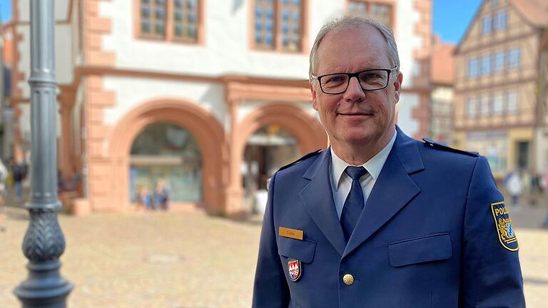 Der unterfränkische Polizeipräsident Detlev Tolle betont die rücksichtslose Vorgehensweise der Täter und mahnt, bei deren Verfolgung Risiken abzuwägen. Der unterfränkische Polizeipräsident Detlev Tolle betont die rücksichtslose Vorgehensweise der Täter und mahnt, bei deren Verfolgung Risiken abzuwägen.