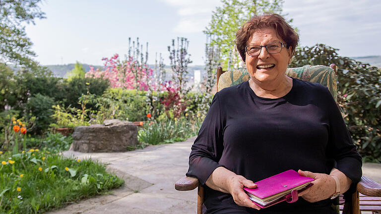 Barbara Stamm in ihrem Garten in Würzburg. Barbara Stamm in ihrem Garten in Würzburg.