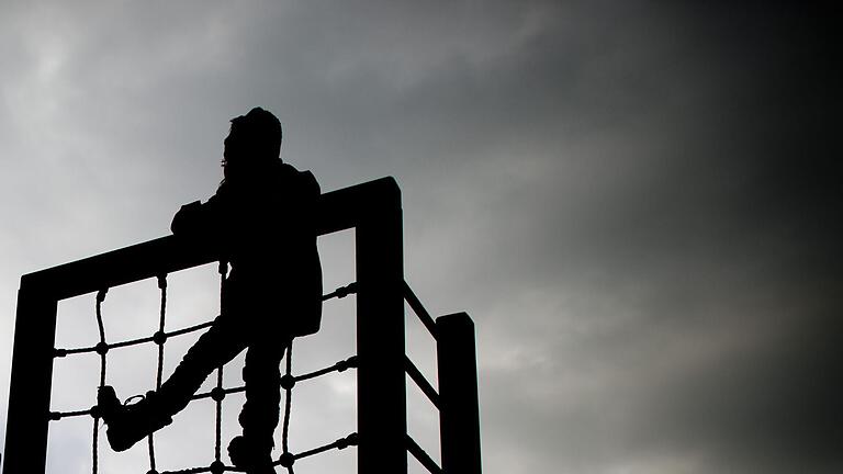 Kinderzuschlag       -  Der Kinderzuschlag richtet sich allen voran an Familien mit geringem Einkommen.