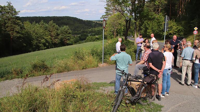 Im August 2019 gab es einen öffentlichen Ortstermin für das geplante Baugebiet in Herschfeld entlang der Von-Guttenberg-Straße. Rund eineinhalb Jahre später ist nach der jüngsten Stadtratssitzung offener denn je, ob es realisiert werden wird.&nbsp;