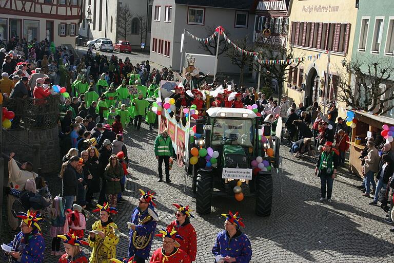 Pünktlich um 14.11 Uhr setzte sich der Fastnachtsumzug in Bewegung. Pünktlich um 14.11 Uhr setzte sich der Fastnachtsumzug in Bewegung.