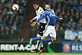 Luftkampf       -  Der Schalkes Junior Caicara (r) verliert das Kopfballduell mit Dalbert Estevao. Foto: Ina Fassbender