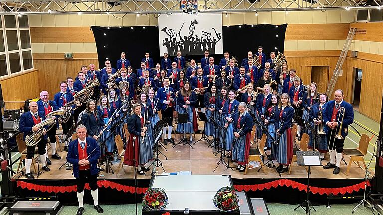 Traditionelles Jahreskonzert vom  Musikverein Hohenroth. Große Begeisterung bei den vielen Zuhörern.
