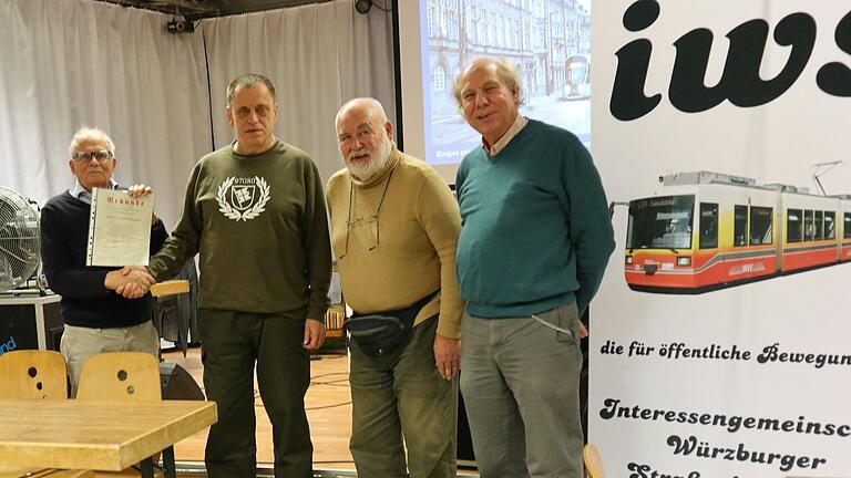 Neuer Ehrenvorsitzender Dr. Konrad Schliephake, Roland Brodziak (Erster Vorsitzender), Eckhard W. K. Beck (Ehrenvorsitzender) und Prof. Dr. Winfried Schenk (Zweiter Vorsitzender).