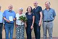 Auf dem Foto von links der stellvertretende Vorsitzende des Steigerwaldklub-Hauptvereins Gerhard Ruß, vom Gerolzhöfer Zweigverein der ehemalige 2. Vorsitzende Karl-Heinz Mock und seine Ehefrau Brigitte, seine Nachfolgerin, die neugewählte zweite Vorsitzende Petra Schöllhorn, 2. Bürgermeister Erich Servatius und Kassenwart Helmut Gruse.