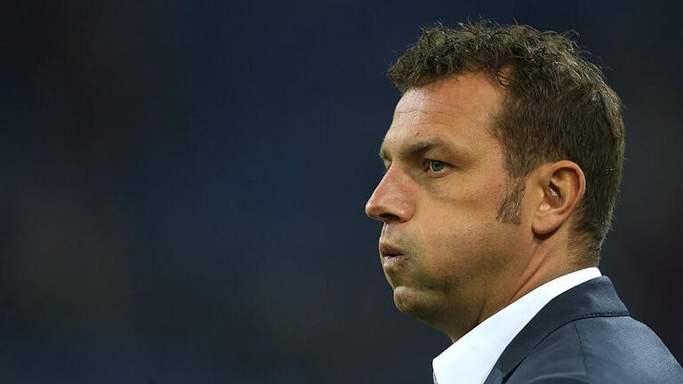 Durchatmen       -  Schalke-Trainer Markus Weinzierl trifft im Achtelfinale der Europa League auf Borussia Mönchengladbach. Foto: Ina Fassbender