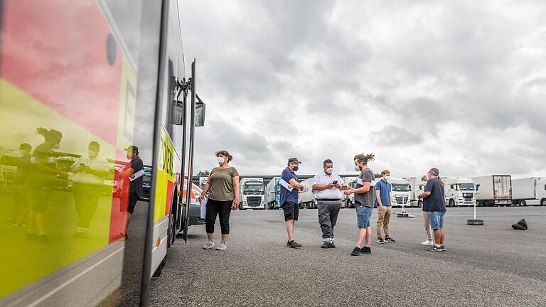 Am Sonntag konnte man sich an drei Autobahn-Raststätten im Landkreis Kitzingen ganz unkompliziert gegen Corona impfen lassen. 55 Menschen nutzten das Angebot.