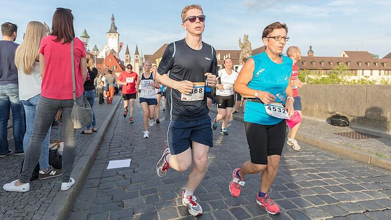 Glück gehabt: Als der Firmenlauf startete schien die Sonne. Der Regen kam erst nachts. Glück gehabt: Als der Firmenlauf startete schien die Sonne. Der Regen kam erst nachts.