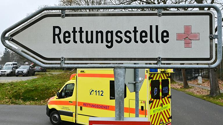 Immer mehr Patientinnen und Patienten mit Infekten, immer weniger Personal: Auch in vielen Krankenhäusern in Unterfranken war die Situation bereits vor den Feiertagen angespannt (Symbolbild).