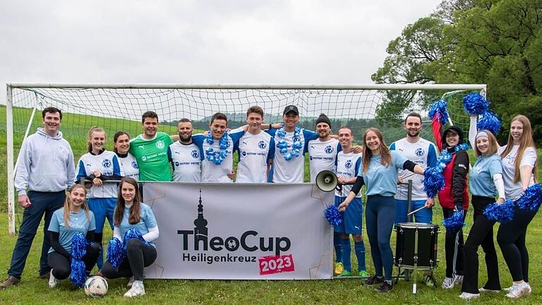 Das Team 'Inter Heiland' der Katholisch-Theologischen Fakultät der Universität Würzburg hat 2023 den 'TheoCup', das internationale Fußballturnier der theologischen Fakultäten, gewonnen.