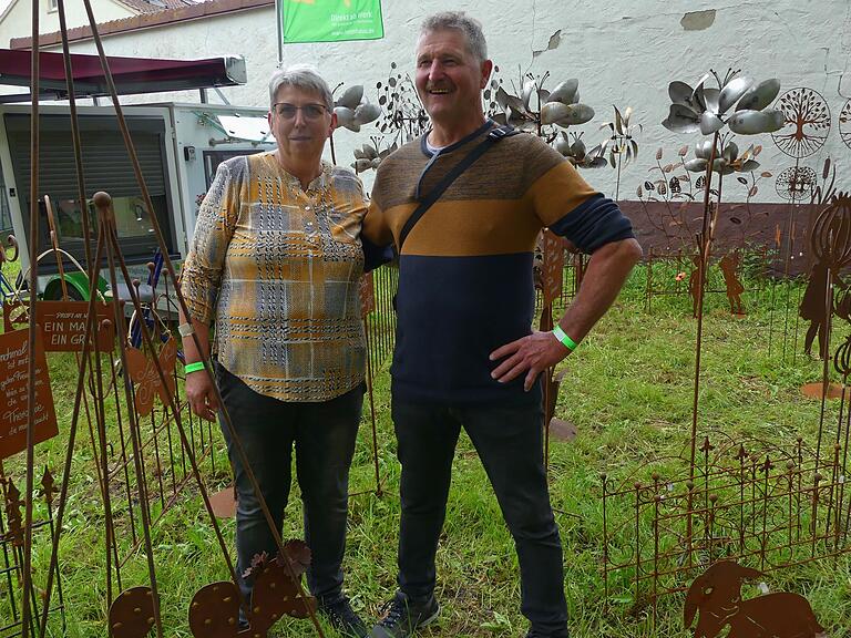 Luzia und Robert Finster sind Stammgäste bei der Gartenschau. Seit Jahren nehmen sie den kurzen Weg – sie wohnen nur sechs Kilometer entfernt – in Angriff, um neue Ideen für den heimischen Garten zu entdecken. Luzia und Robert Finster sind Stammgäste bei der Gartenschau. Seit Jahren nehmen sie den kurzen Weg – sie wohnen nur sechs Kilometer entfernt – in Angriff, um neue Ideen für den heimischen Garten zu entdecken.