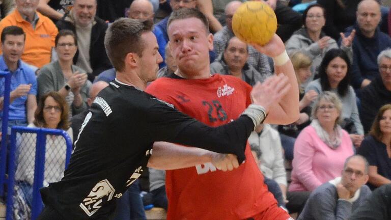 Rückraumspieler Fabian Zehnter (auf dem Archivbild rechts) war bei der 27:40-Niederlage beim TV Erlangen/Bruck einer der Lichtblicke im Team des TSV Lohr.