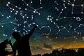 Röthlein macht für eine Nacht die Lichter aus, um einen freien Blick ohne Lichtverschmutzung in den Nachthimmel zu bekommen. Bei der Earth Night am 17. September werden bei gutem Wetter an der Grundschule Teleskope aufgestellt,&nbsp;um den Besuchern einen Blick auf die Sterne zu ermöglichen.
