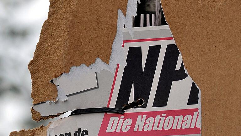 Thüringens Innenminister Geibert zu NPD-Verbot       -  Die Zerstörung von Wahlplakaten &ndash; auch wenn einem die politische Aussage nicht passt &ndash; ist ein Straftatbestand. Das bekamen jetzt drei junge Leute aus dem Landkreis zu spüren, die sich vor dem Kitzinger Jugendrichter zu verantworten hatten.