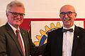 Leonhard Rosentritt (links) übergibt das Amt des Präsidenten des Rotary-Clubs Gerolzhofen-Volkach an Oswald Kubin (rechts).