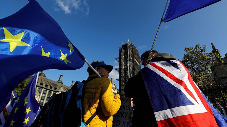 Anti-Brexit-Aktivisten demonstrieren vor dem Parlament in London.&nbsp;