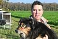 Pascal Stühler aus Brünnstadt, hier mit einem seiner Border Collies auf dem Arm, organisiert Hundehüteprüfungen für den bayerischen Raum in Lülsfeld.