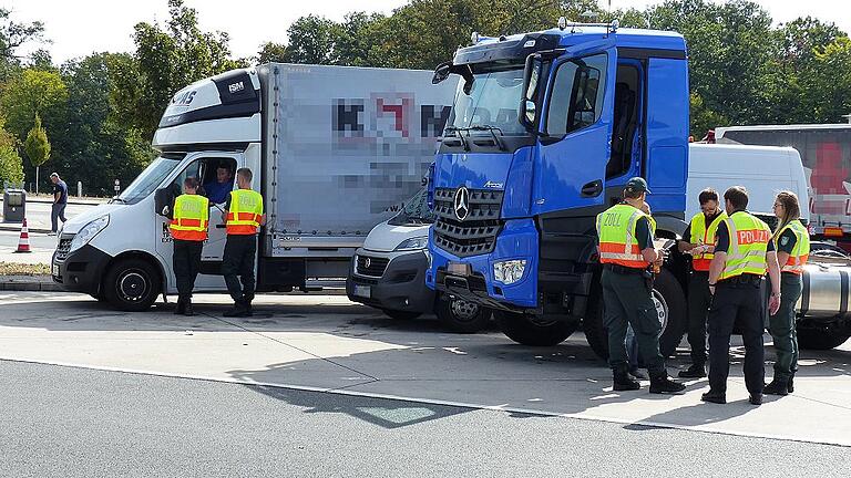 Der Zoll prüfte bundesweit die Einhaltung des Mindestlohns.