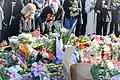 Nach der Messerattacke - Kundgebung 'Mannheim hält zusammen'.jpeg       -  Nancy Faeser (l) legt mit Muhterem Aras, Landtagsräsidentin von Baden-württemberg, Blumen nieder.