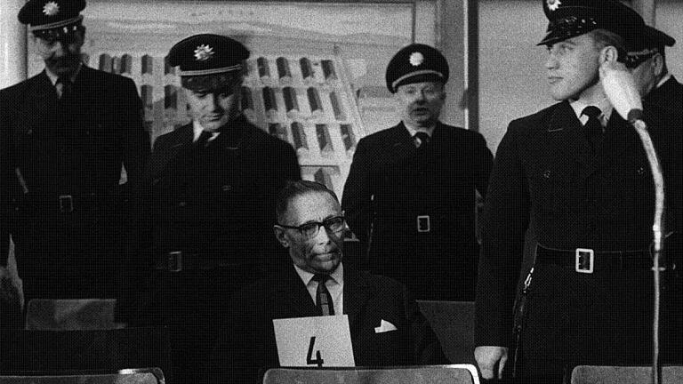 Auschwitz-Prozess Angeklagter Boger - Keiner Schuld bewusst: Der Angeklagte Wilhelm Boger, Erfinder der „Boger-Schaukel“. Auschwitz-Prozess Angeklagter Boger - Keiner Schuld bewusst: Der Angeklagte Wilhelm Boger, Erfinder der „Boger-Schaukel“.