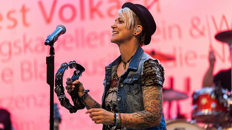 'Mit meinen Verdiensten bei Spotify kann ich ein paar Mal im Jahr gut essen gehen', sagt die Rocksängerin Steffi List. 'Mit meinen Verdiensten bei Spotify kann ich ein paar Mal im Jahr gut essen gehen', sagt die Rocksängerin Steffi List.