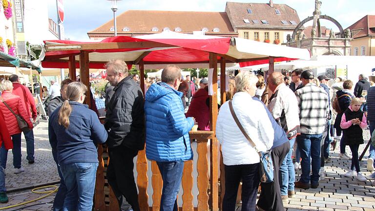 Plausch beim Federweißen, Zwiefbelplootz und Sonne - Plausch beim Federweißen, Zwiefbelplootz und Sonne Plausch beim Federweißen, Zwiefbelplootz und Sonne - Plausch beim Federweißen, Zwiefbelplootz und Sonne